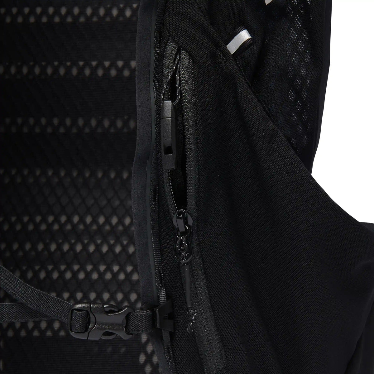 Distance 15 Backpack - Past Season