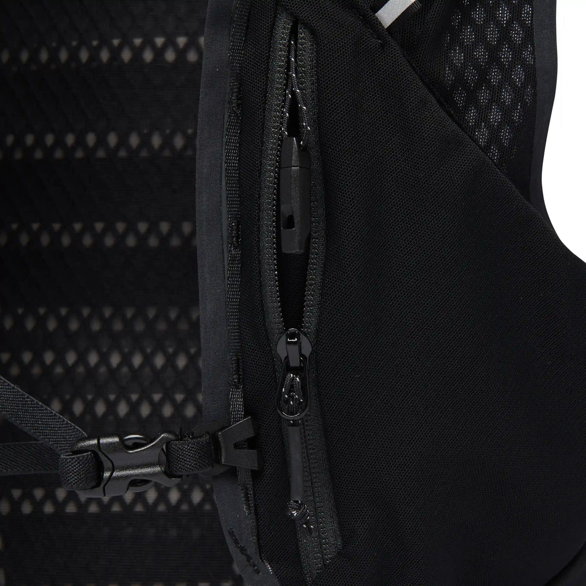 Distance 15 Backpack - Past Season